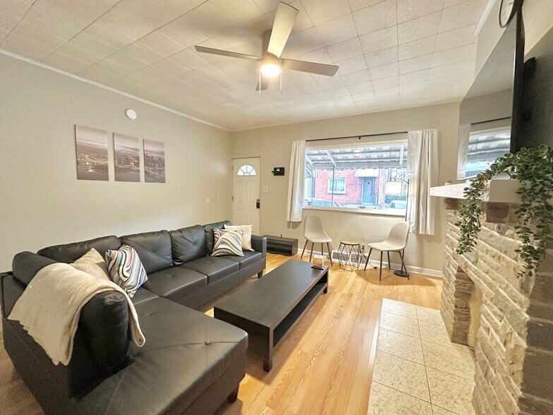 Building Photo - 324 Ella St