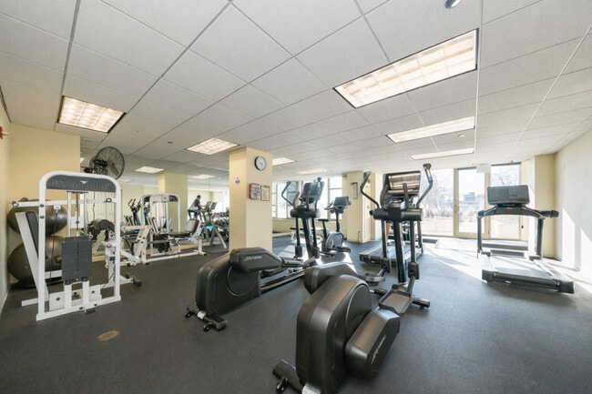 Building Photo - 200 N Jefferson St