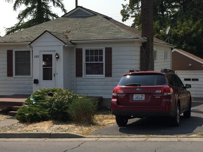 Primary Photo - 1165 NE Lybecker Rd