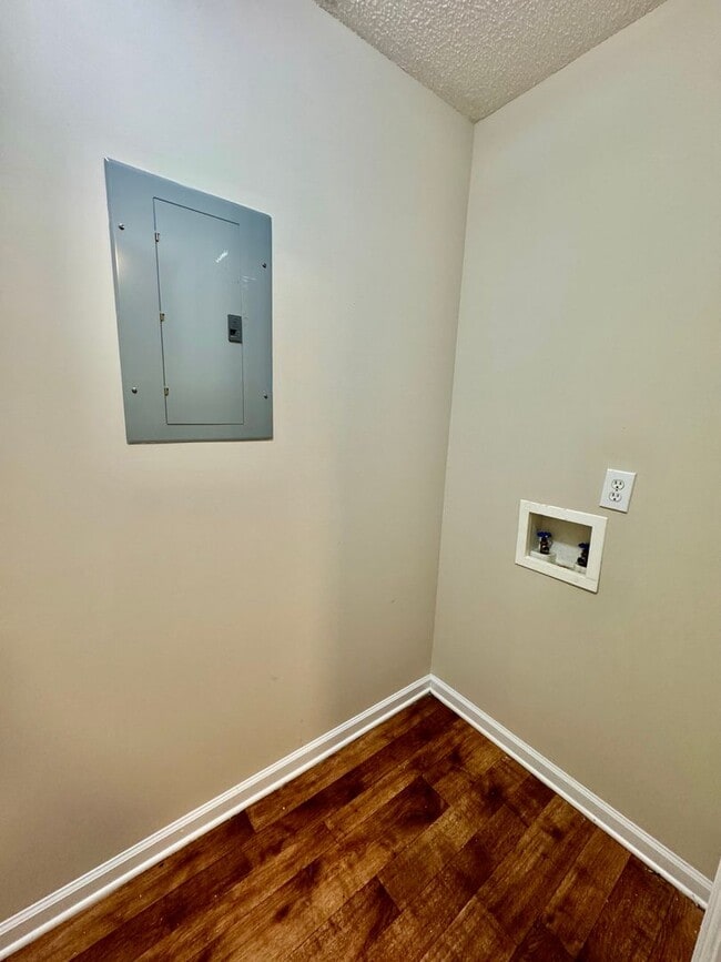 Building Photo - Quiet Country Duplex off Copeland Rd in To...