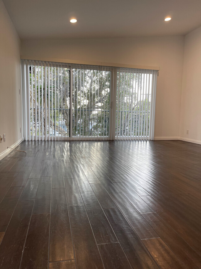 #3 Living Rm - 2639 6th St
