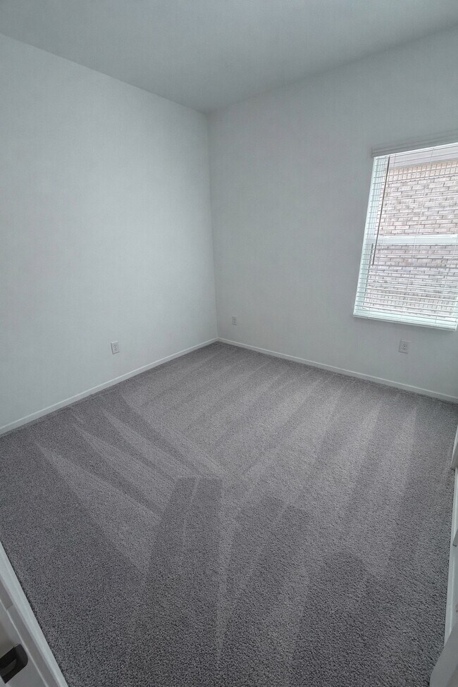 Building Photo - 2211 Salinas Dr