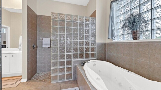 Building Photo - 974 Rotonda Cir