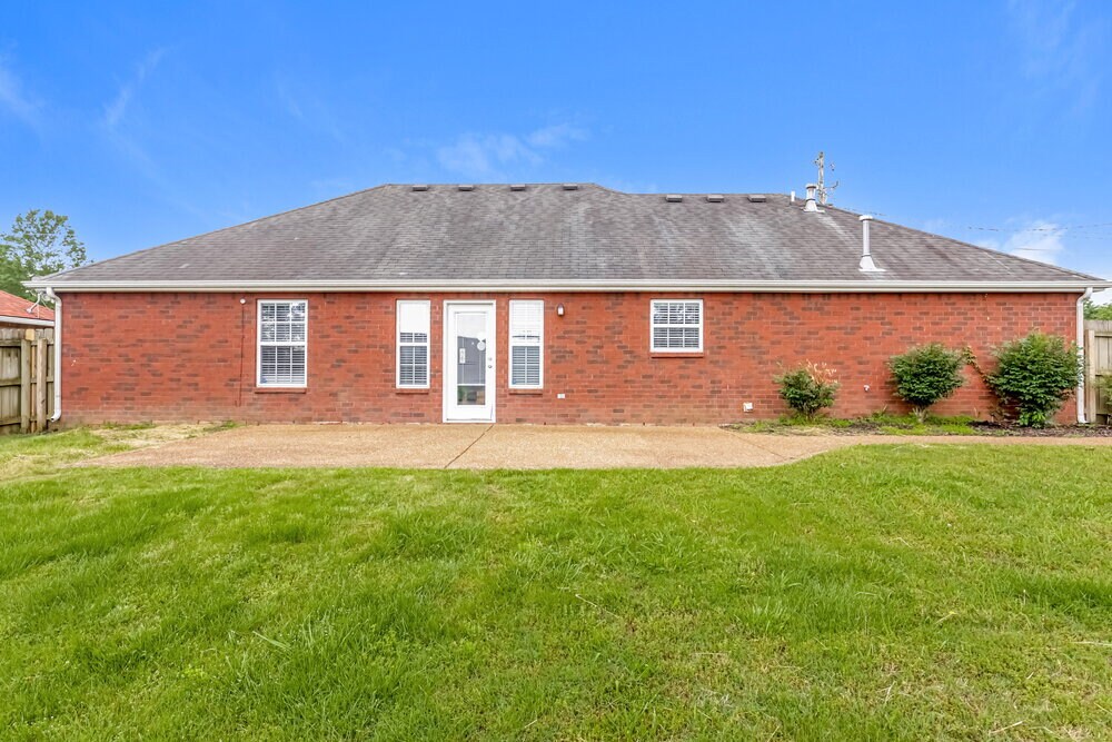 Building Photo - 9010 Lomond Dr