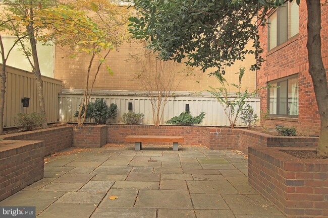Building Photo - 1140 23rd Street NW Unit 105