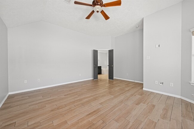 Building Photo - 10542 Parkside Dr
