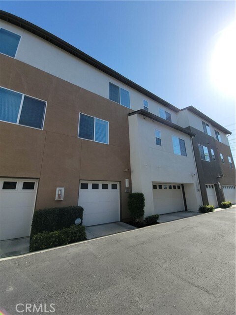 Building Photo - 1568 W Artesia Square