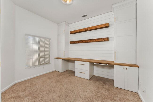 Building Photo - 10000 Shana Way