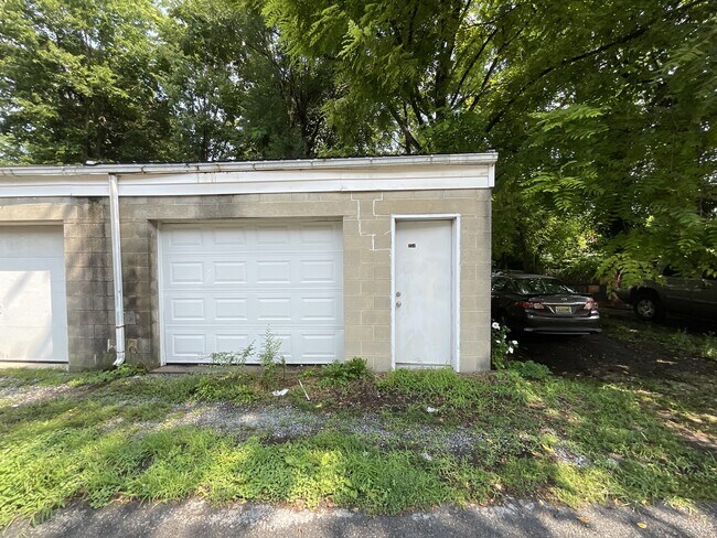 Building Photo - 254 E Louther St