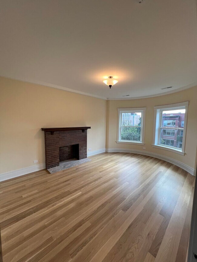 Building Photo - 5841 N Kenmore Ave