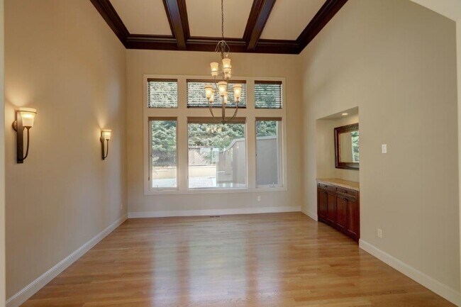 Building Photo - Stunning Mediterranean Oasis Minutes from Downtown Bellevue w/Lake Views!