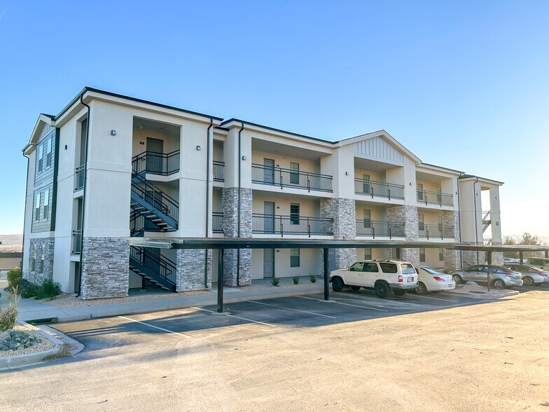 Building Photo - 128 N Lone Rock Dr