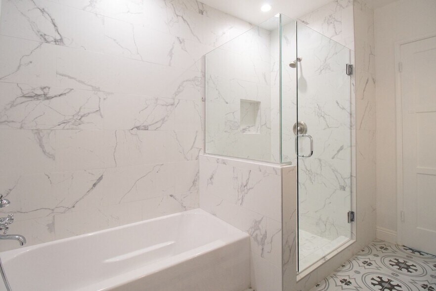 Building Photo - 17016 Van Ness Ave