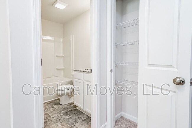 Building Photo - 203 Stone Fruit Ct