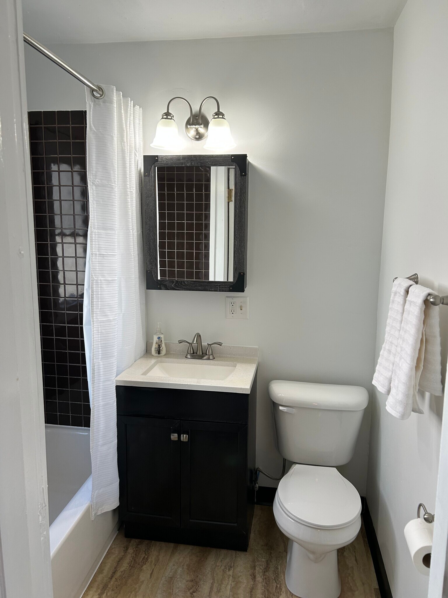 Building Photo - 1802 Lawn Ave