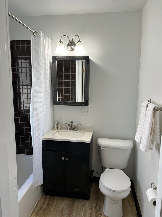 Building Photo - 1802 Lawn Ave