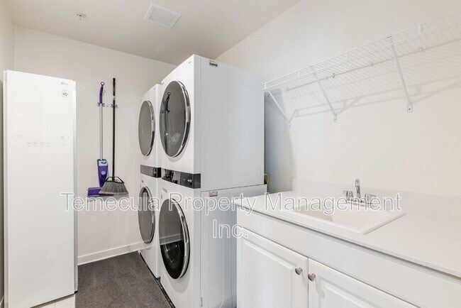 Building Photo - 28245 Digger Ln