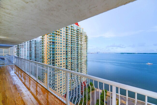 Building Photo - 1 SE 12th St