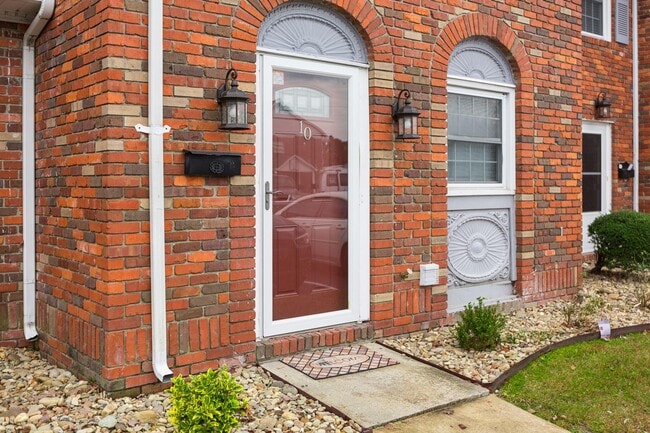 Building Photo - 3000 Golden Rd