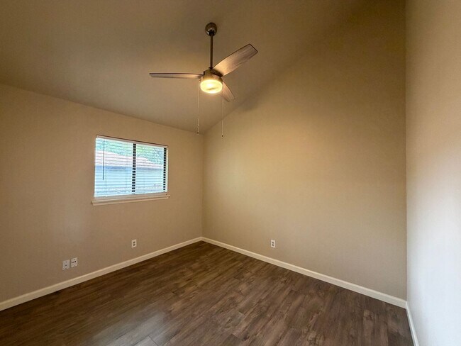 Building Photo - Charming Single-Story Home Near 1604 & Culebra