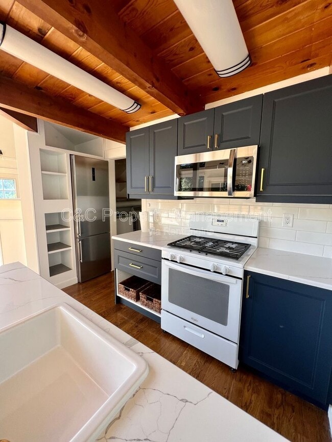 Building Photo - 766 Loma Prieta Dr