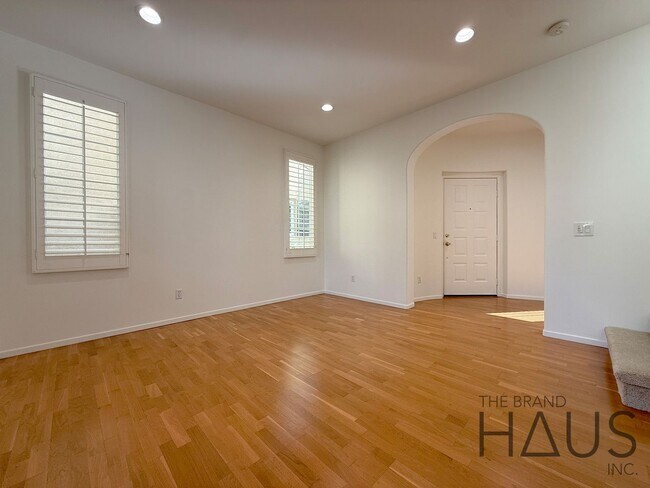 Building Photo - Desirable Oak Creek Community Detached Home with Two Car Garage