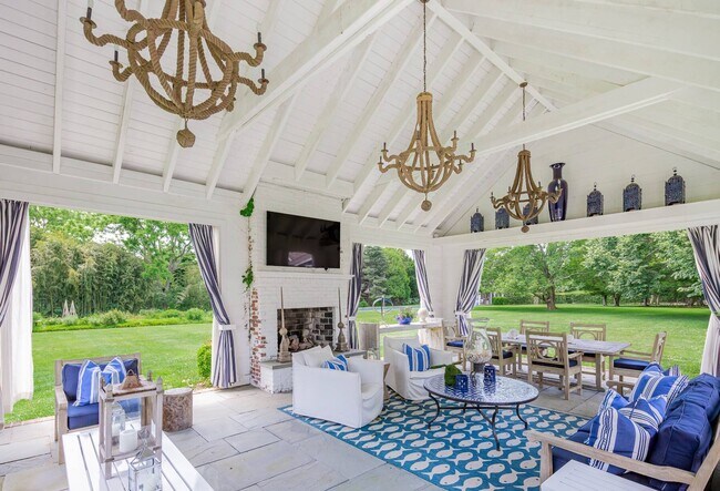 Building Photo - 265 Mecox Road