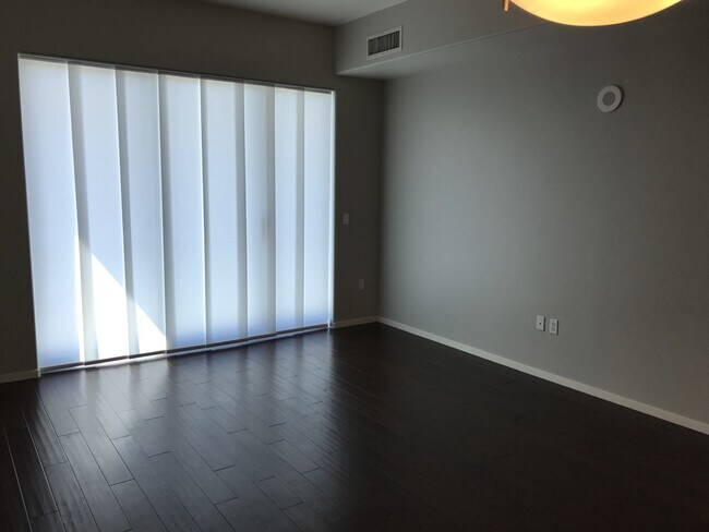 Building Photo - Gorgeous One Las Vegas Unit on the 9th Floor