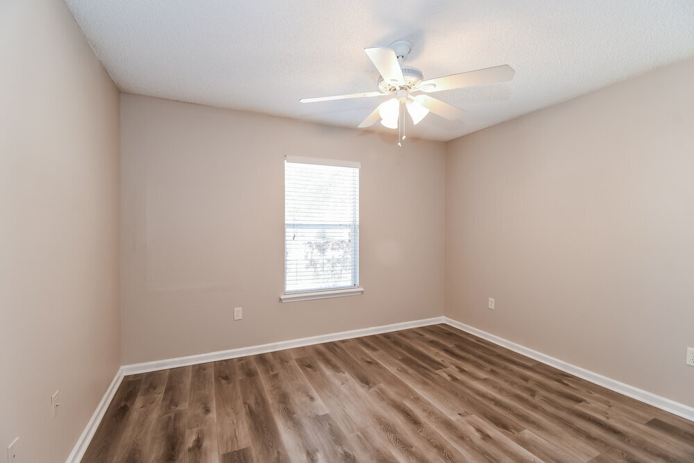 Building Photo - 11412 Brian Lakes Dr N