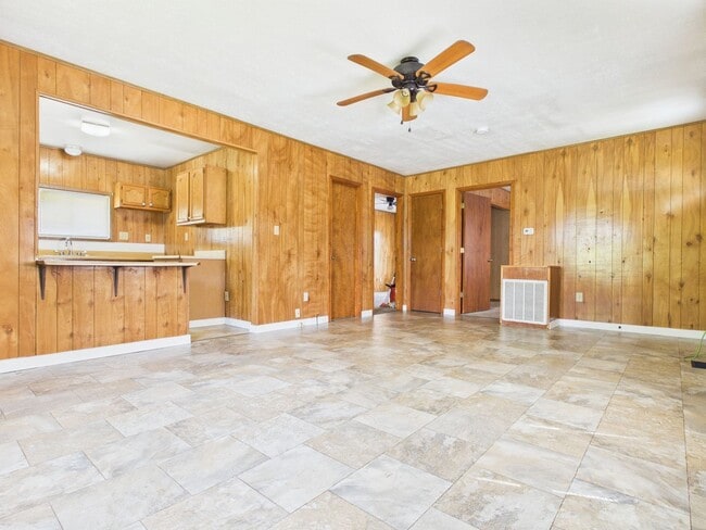 Building Photo - 711 W 3rd Ave