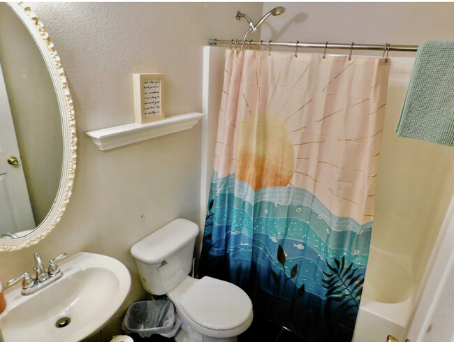 Bathroom - 1000 N D St