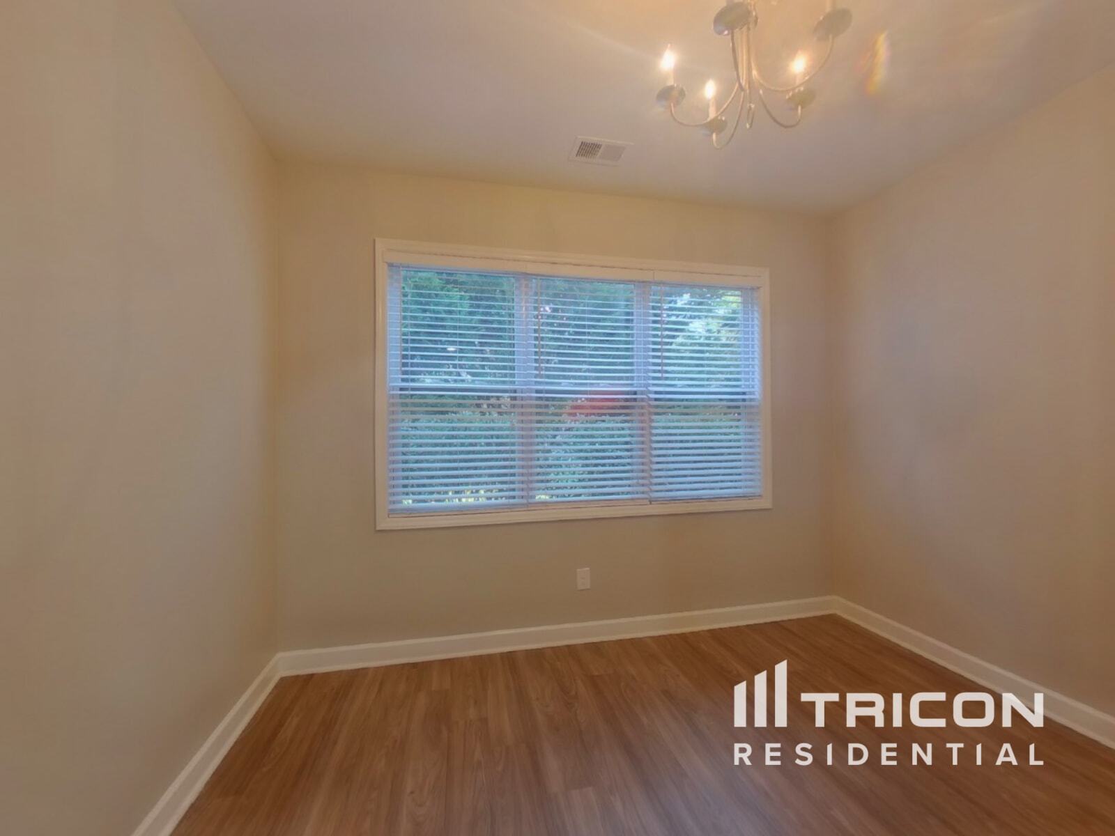 Building Photo - 806 Simones Ct