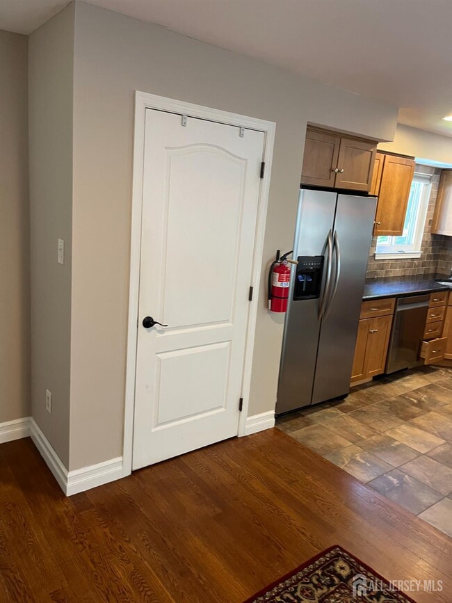 Building Photo - 511 Chanticleer