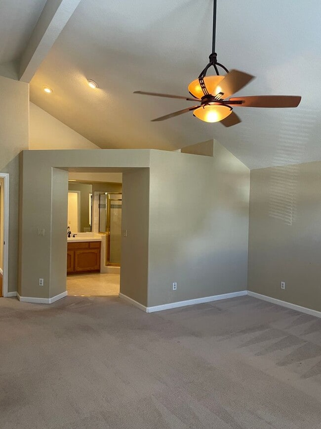 Building Photo - BEAUTIFUL 2 STORY IN FOLSOM WITH 4 BED, 3 FULL BATH, & 3 CAR GARAGE