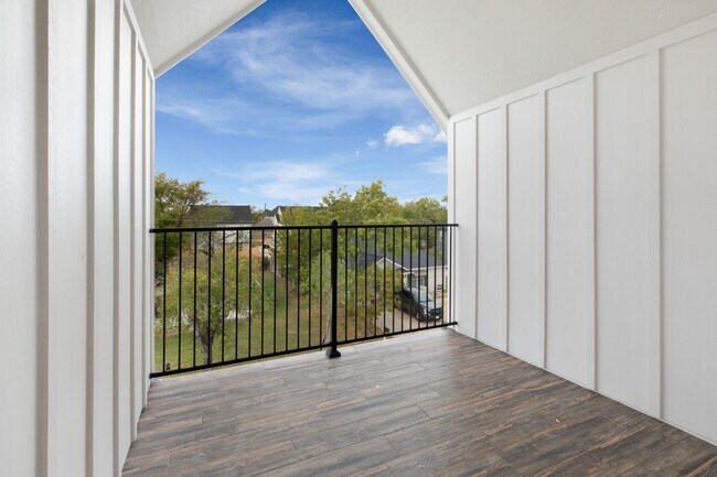 Building Photo - Brand New 6 Bed, 6.5 Bath, 3 Story Townhomes w/ Bonus Room & Balcony!