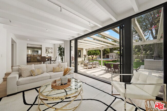 Building Photo - 712 N Rodeo Dr