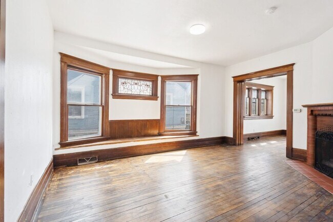 Building Photo - 246 Western Ave