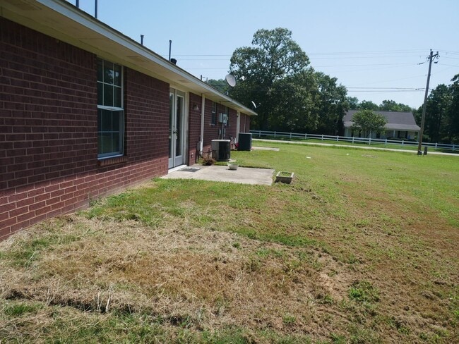 Building Photo - Allynne Ct Duplex