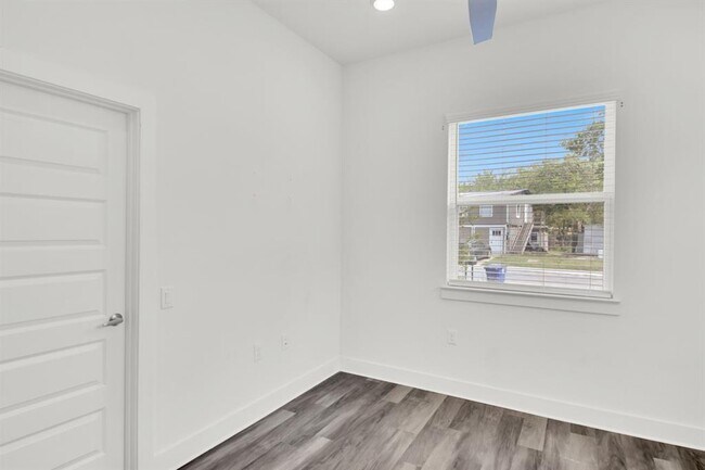 Building Photo - 6325 Ponca St