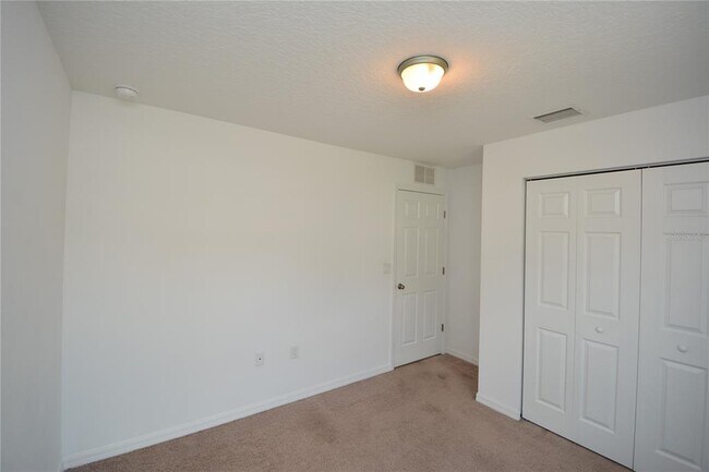 Building Photo - 33 Rosecroft Ln