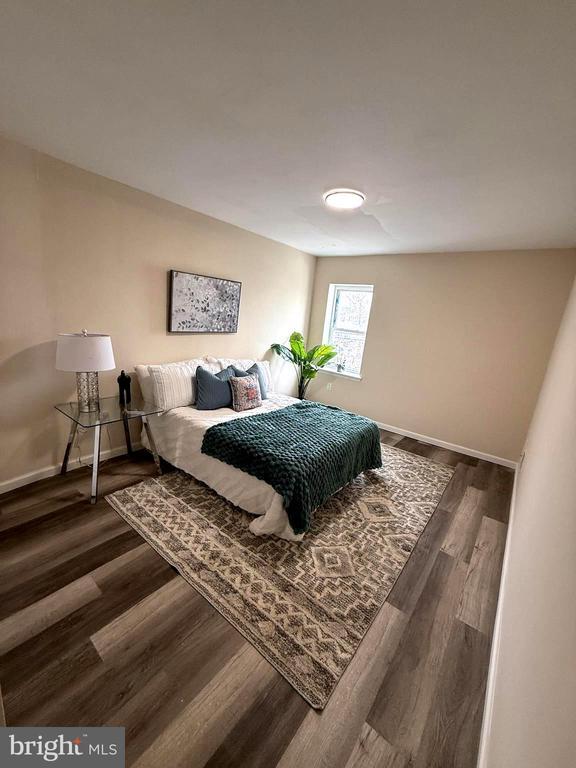 Building Photo - 1028 E North Ave