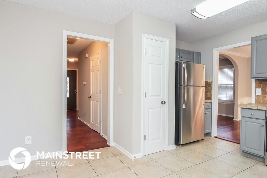 Building Photo - 3912 Toyon Dr