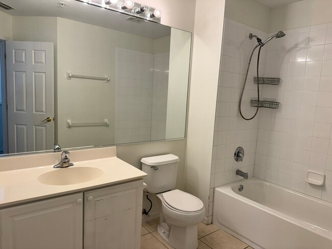 Building Photo - 860 Hampton Cir