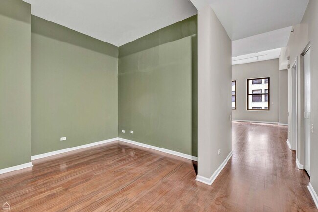 Building Photo - 5 N Wabash Ave