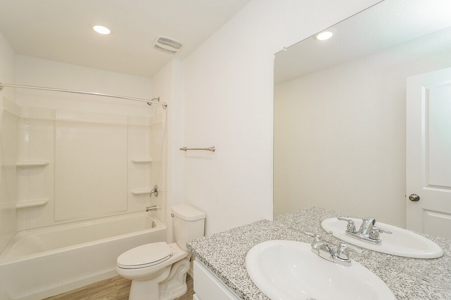 Building Photo - 2441 Double Oak Dr