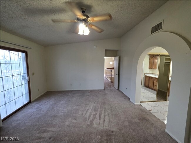 Building Photo - 321 S Bent Creek Dr