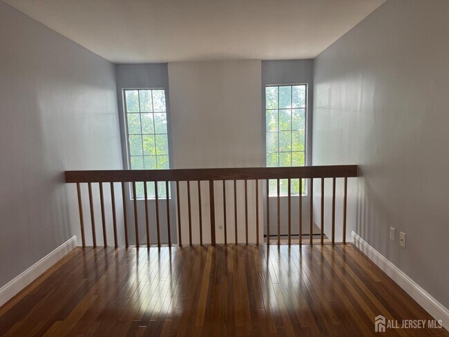 Building Photo - 16 Dawn Ct