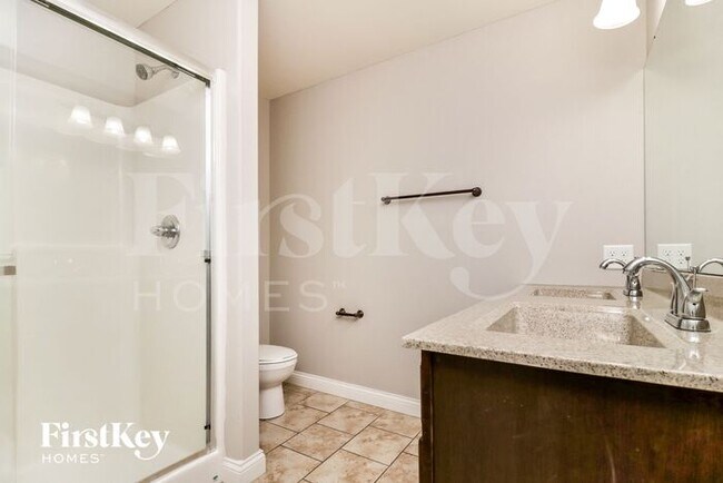 Building Photo - 215 Rolling Rock Creek Dr