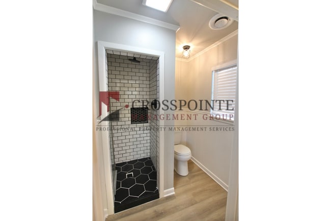 Building Photo - Recently remodeled South Tyler Home with Mother in Law Suite