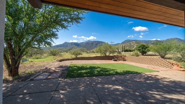 Building Photo - Mountain Views